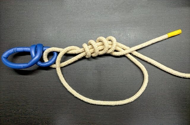 ユニノットの結び方のSTEP3